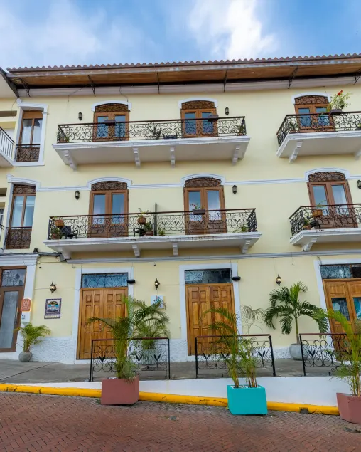 Oasis Hotel - Image 1