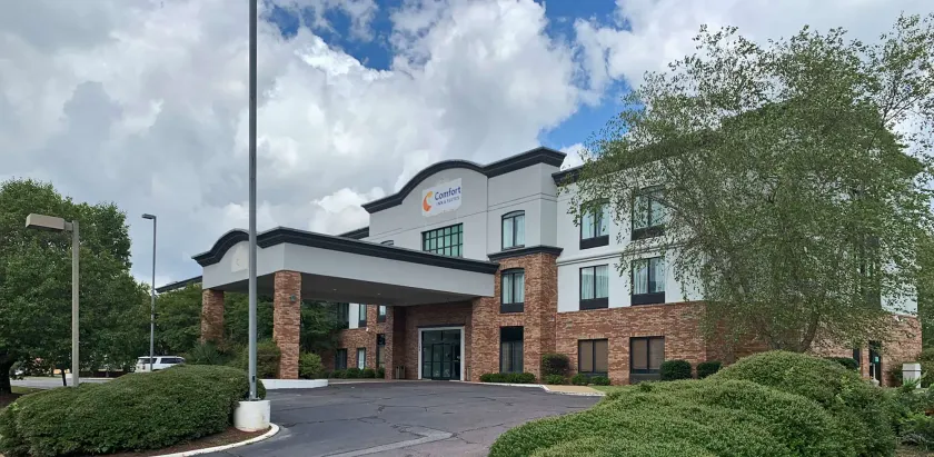 Comfort Inn & Suites Columbus North - Image 1