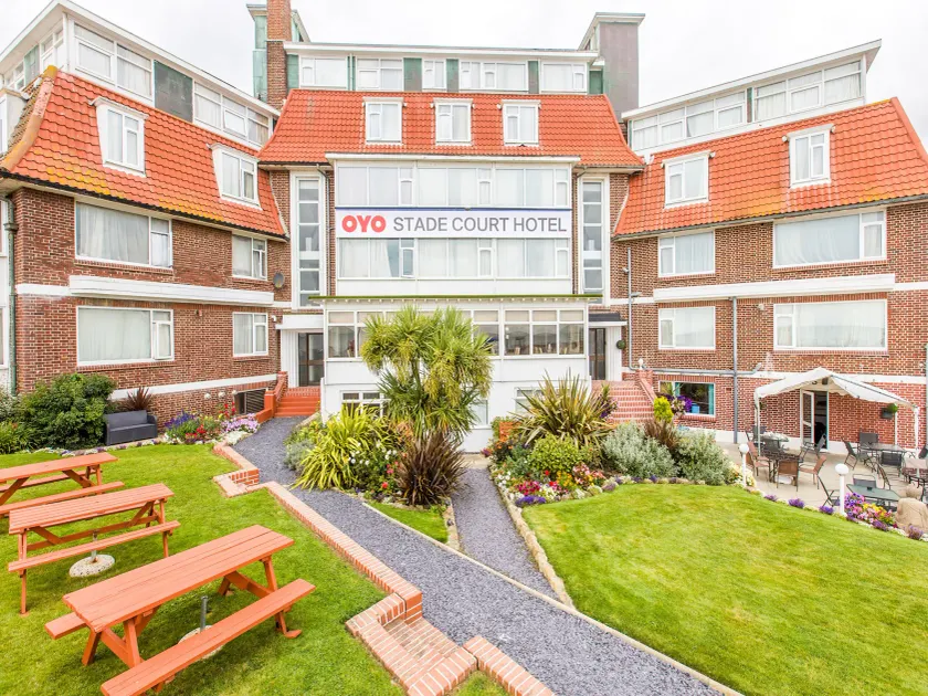 OYO Stade Court Hotel - Image 1