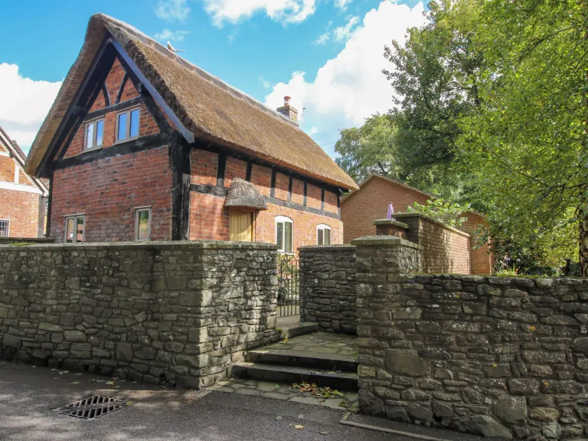 Manor Cottage - Image 1