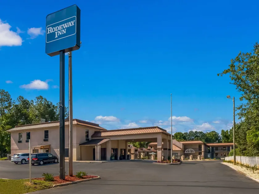 Rodeway Inn Greenwood - Image 1