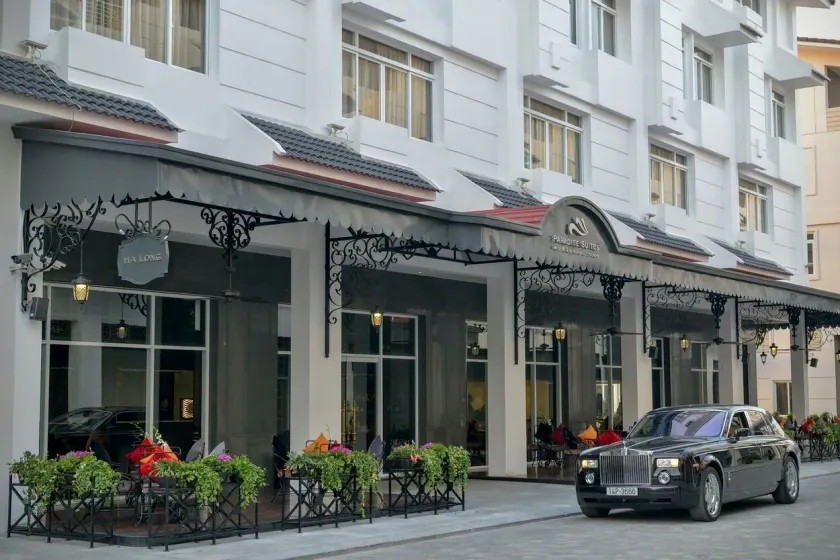 Paradise Suites Hotel - Image 1