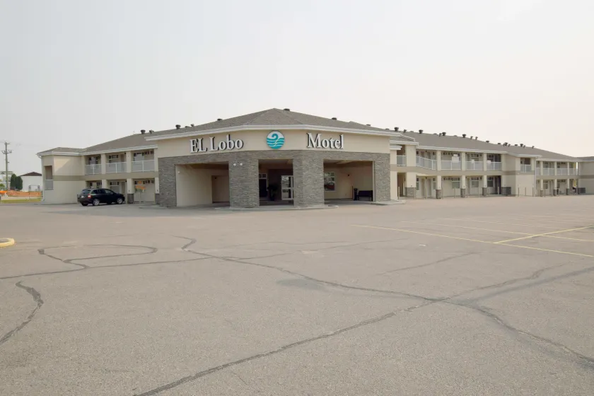 El Lobo Motel - Image 1