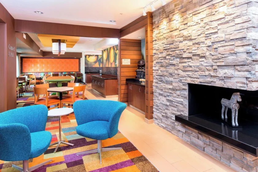 Fairfield Inn & Suites by Marriott Galesburg - Image 1