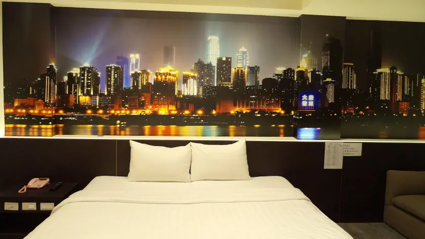 Lotus Yuan Business Hotel - Image 1