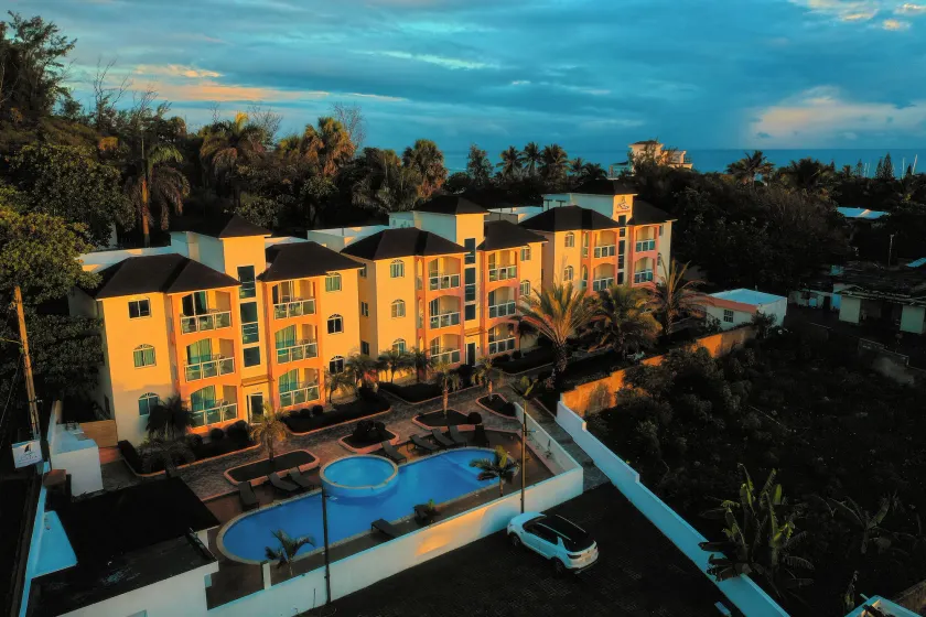 Ria Aparta Hotel - Image 1