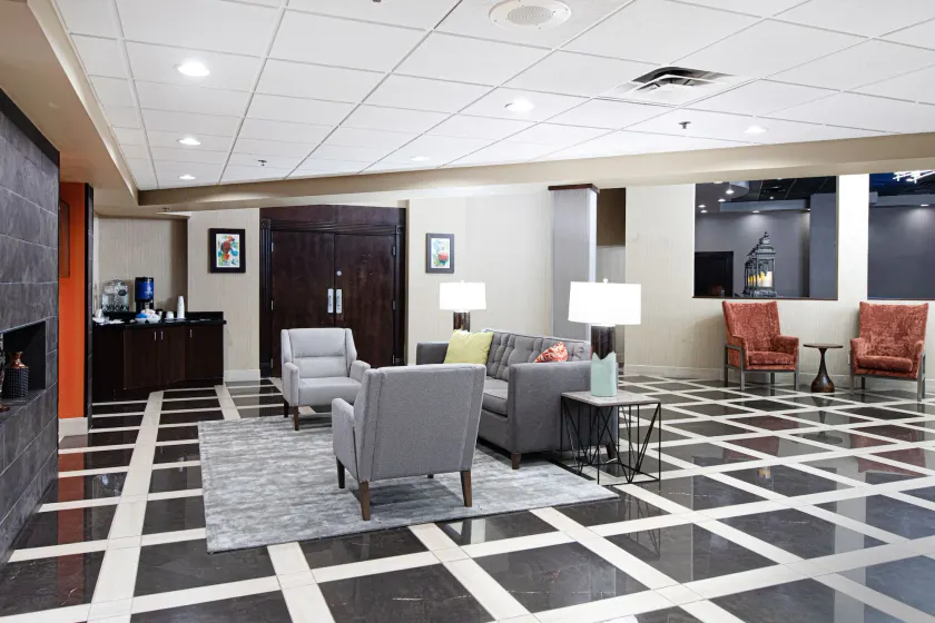 Holiday Inn St. Louis Airport West Earth City by IHG - Sala de estar do lobby