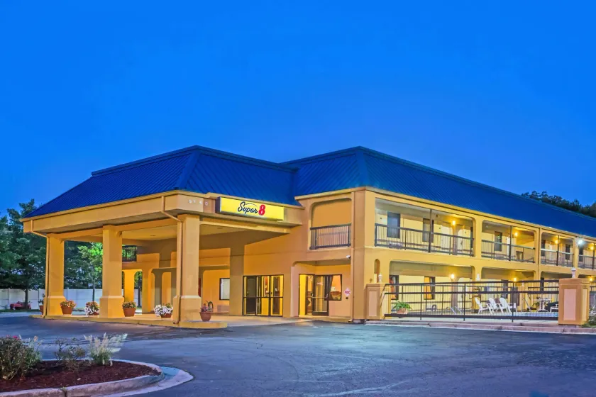 Super 8 by Wyndham Norcross/I-85 Atlanta - Image 1