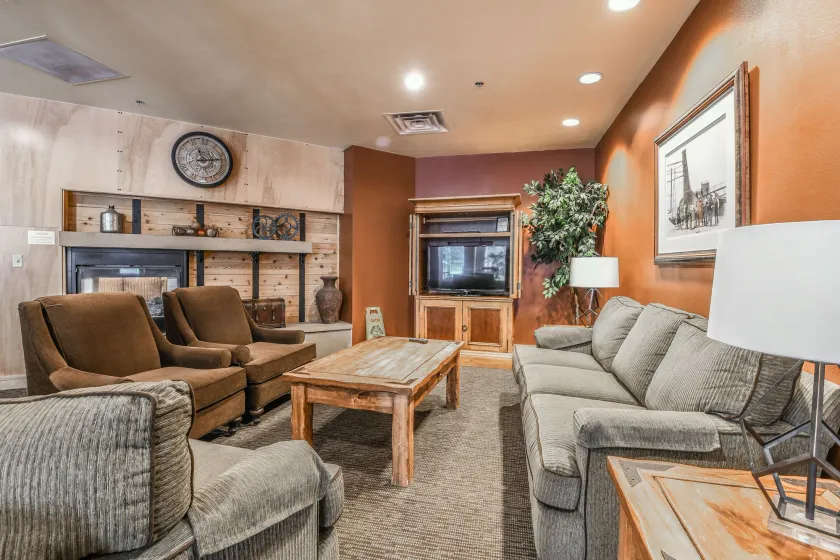 Silver Mill 8251 - Hall