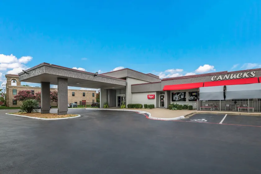 Red Roof Inn Lewisville - Image 1