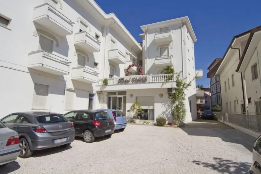 Hotel Vienna - Image 1