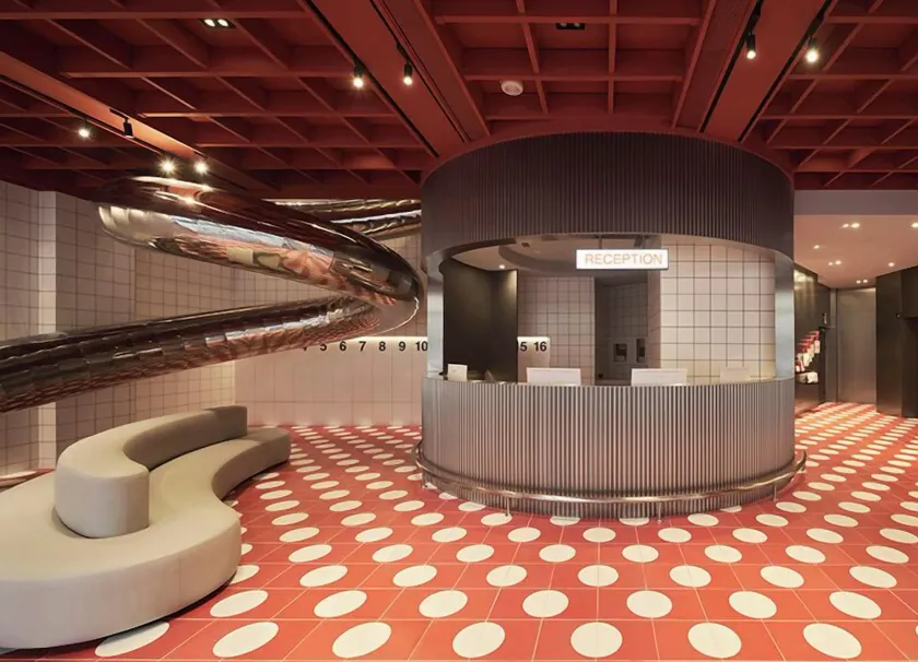 Reddot Hotel - Image 1