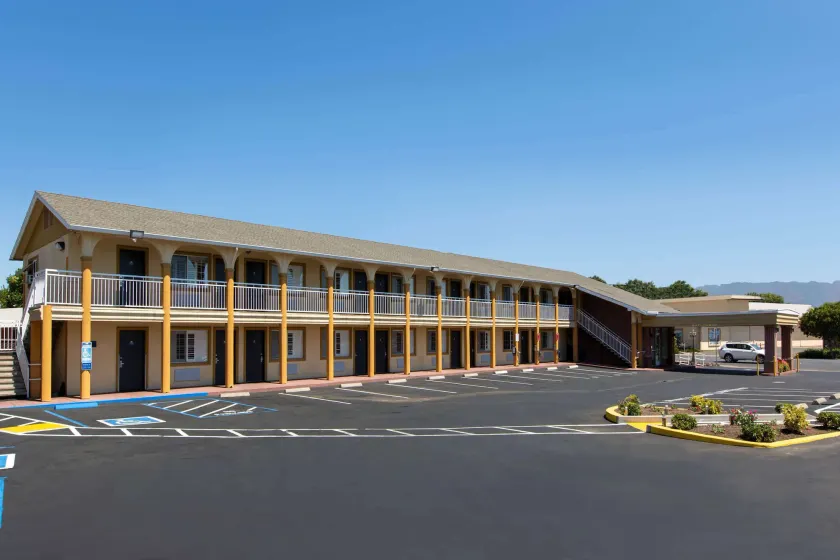 Days Inn by Wyndham Ukiah - Image 1