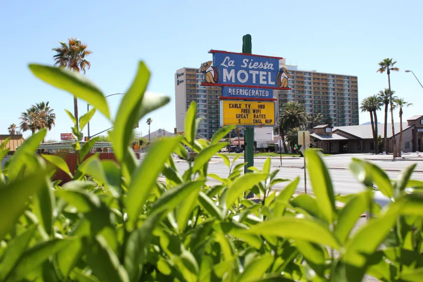 La Siesta Motel - Image 1