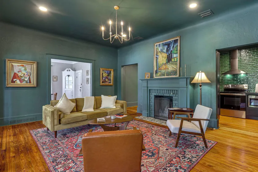 Heart of Historic Dtwn Eustis! Mcm-inspired Unit - Image 1
