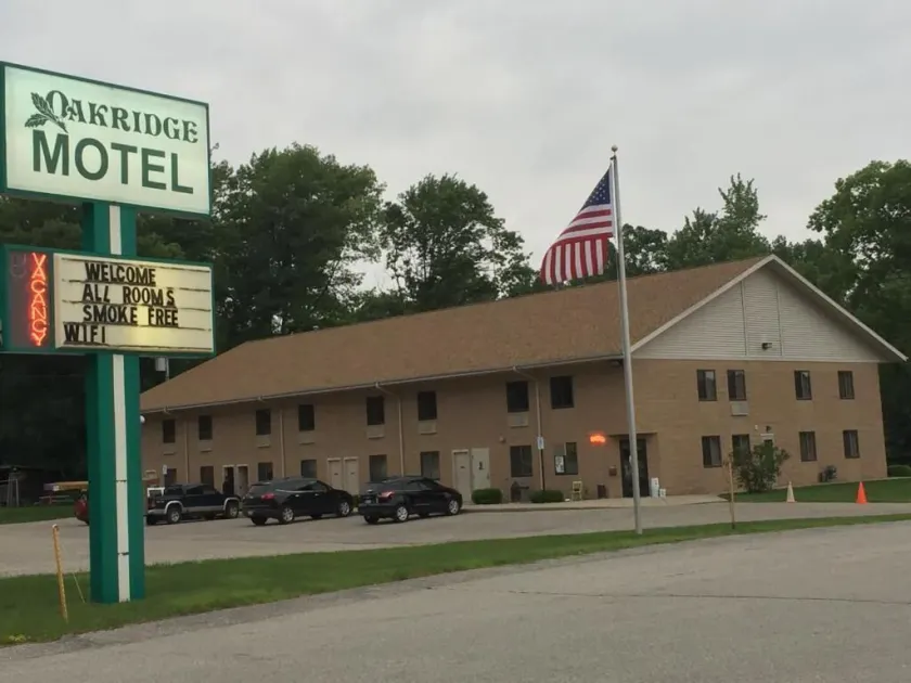 Oakridge Motel - Image 1