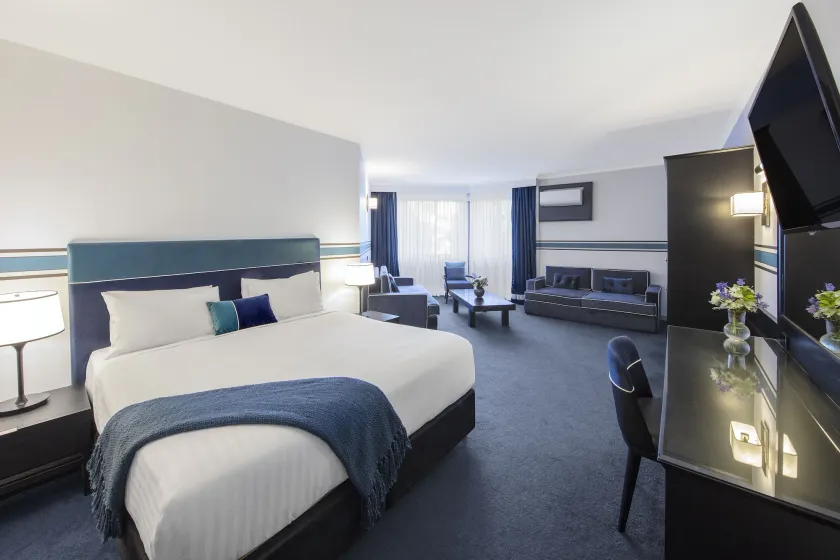 Ramada by Wyndham Diplomat Canberra - Image 1