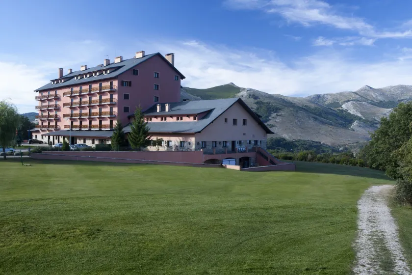 Parador de Cervera de Pisuerga - Image 1