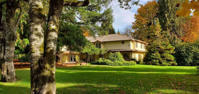 Cedar Wood Lodge Bed & Breakfast Inn - Image 1