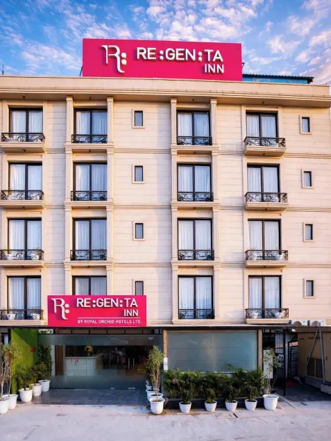 Regenta Inn Gurugram Sec-47 City Center - Image 1