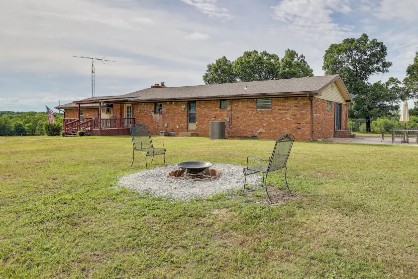 9 Mi to Grove: Home w/ Fire Pit in Southwest City - Image 1
