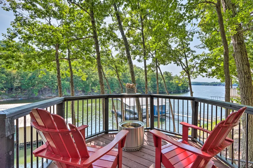 2 Mi to Margaritaville: Lake of the Ozarks Home! - Interior