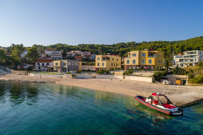 Acadia Beach Villas & Apartments Slatine - Image 1