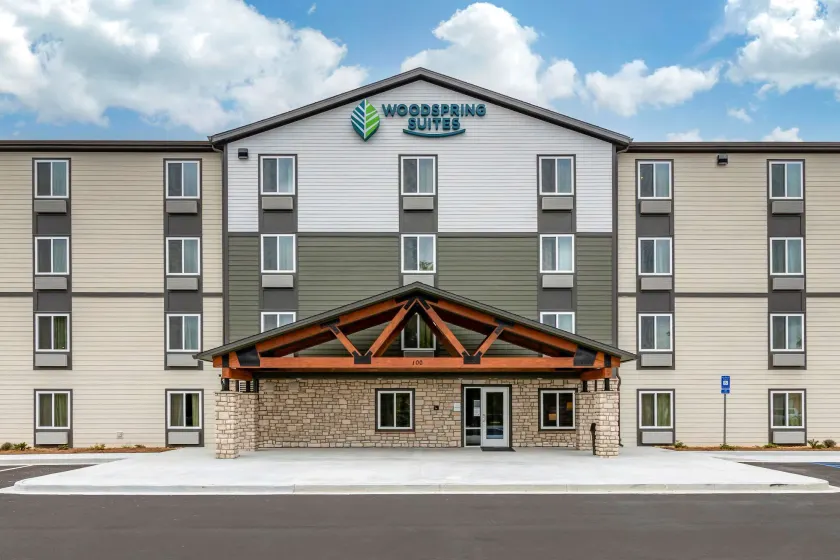 WoodSpring Suites Brunswick - Image 1