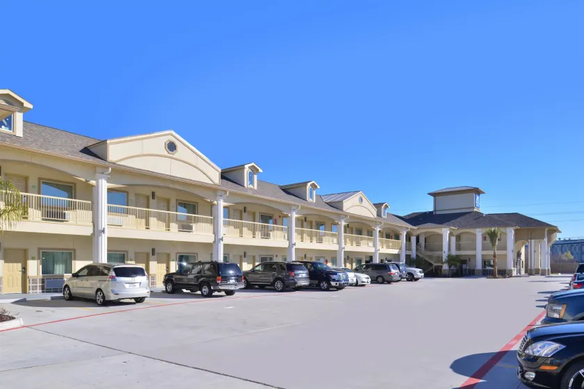 Americas Best Value Inn & Suites - Houston/Hwy 6 & Westpark - Image 1
