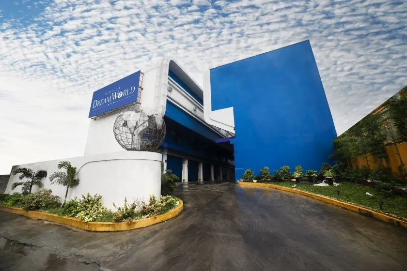 Hotel Dreamworld Las Pinas - Image 1