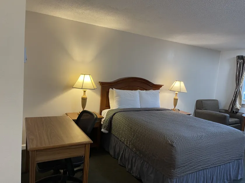 Economy Inn - Image 1