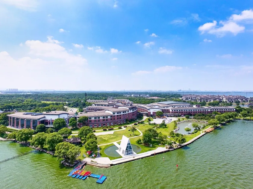 Suzhou Tongli Lake View Hotel - Image 1