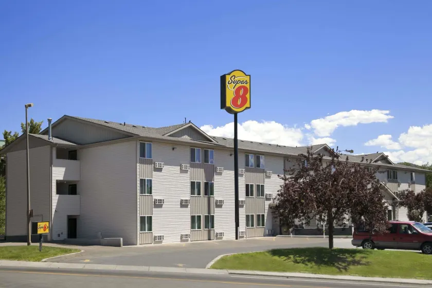 Super 8 by Wyndham Pocatello - Image 1