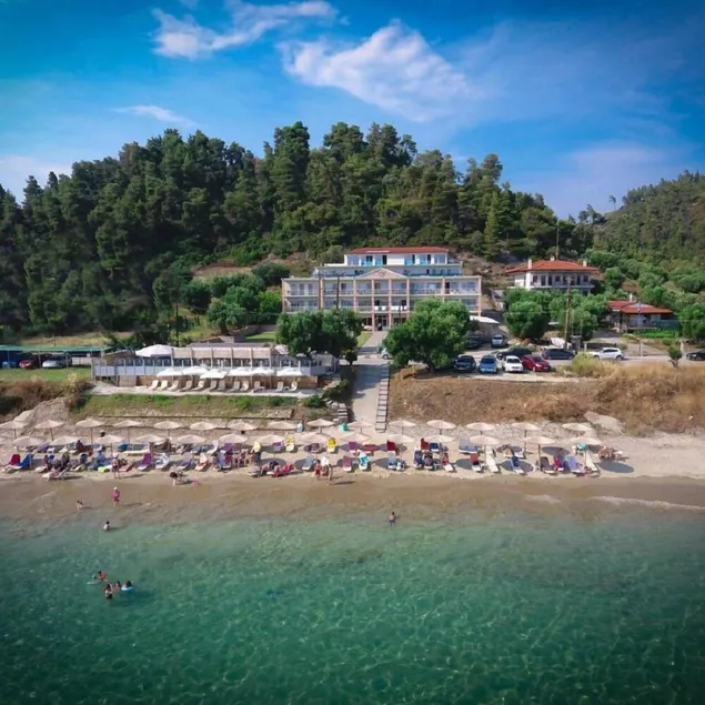 Crown Hotel - Image 1