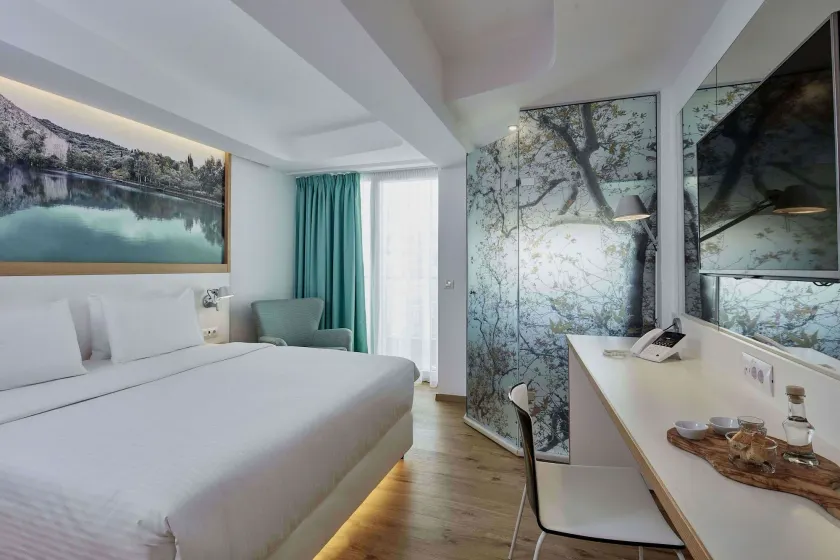 Olive Green Hotel - Image 1