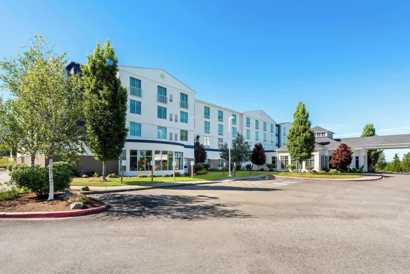 Hilton Garden Inn Seattle North/Everett - Image 1
