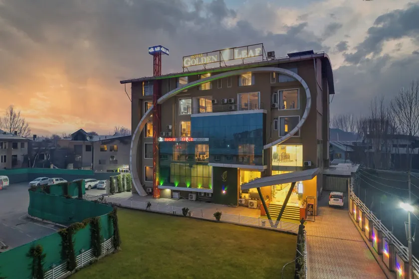 Hotel Golden Leaf Kashmir - Image 1