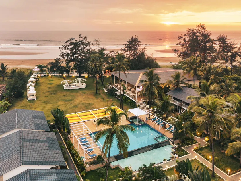 Foxoso La Beach Resort & Spa - Image 1