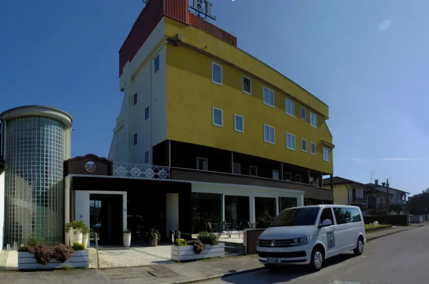 Hotel Ambra - Image 1