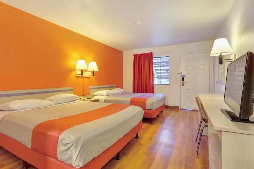 Super 8 by Wyndham Santa Rosa North - Image 1