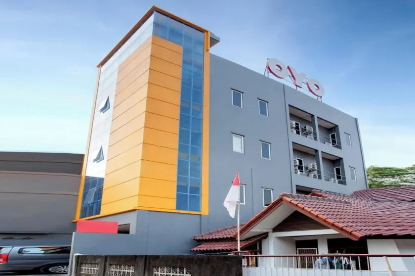 Hotel O Sarkawi Residence - Image 1