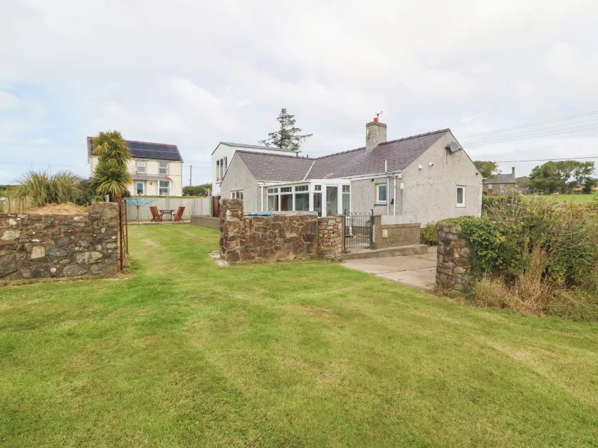 Porth Awyr - Image 1