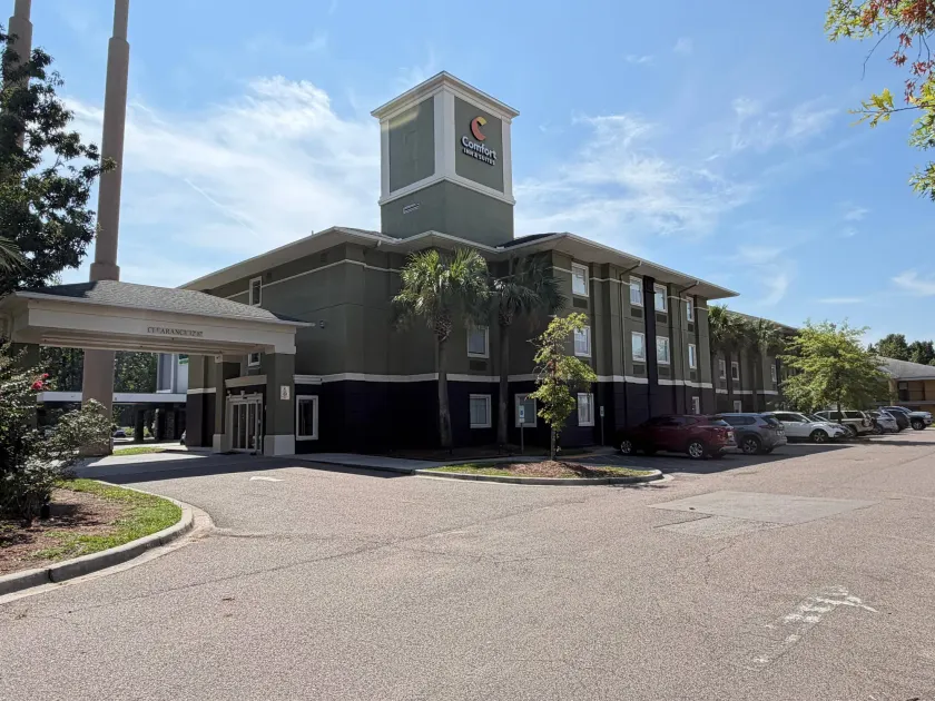 Comfort Inn & Suites Charleston Airport Convention Center - Image 1