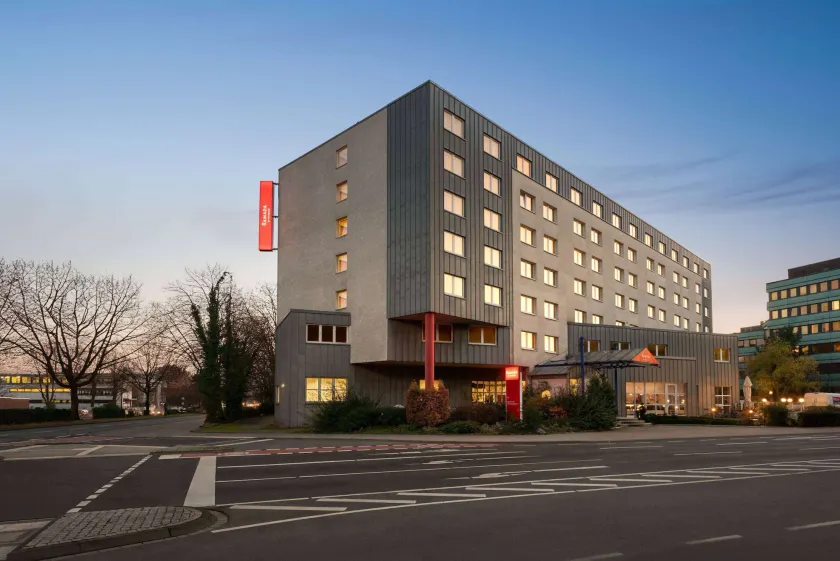 Ramada by Wyndham Bottrop City - Image 1