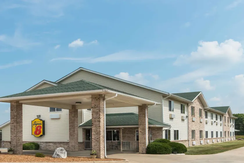 Super 8 by Wyndham Greenville - Image 1