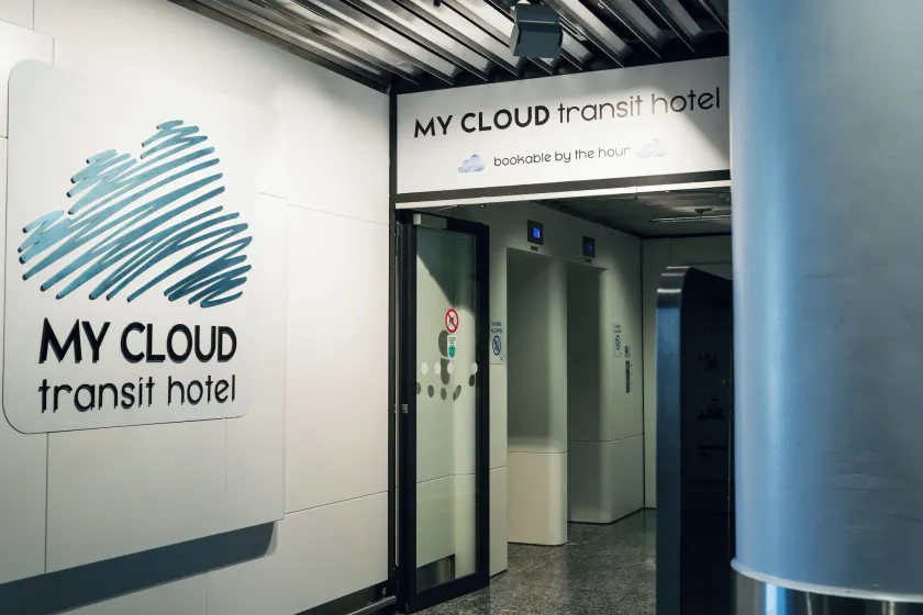 MY CLOUD Transit Hotel - Guests with international flight only! - Interior entrance