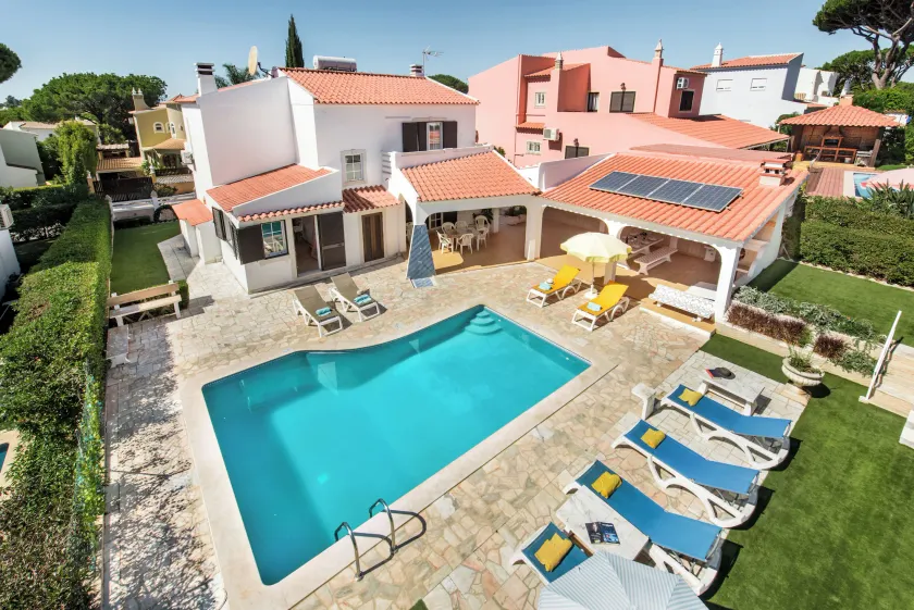 A Fantastic Place for Families, Hilton Hotel are and Close to Amenities - Image 1