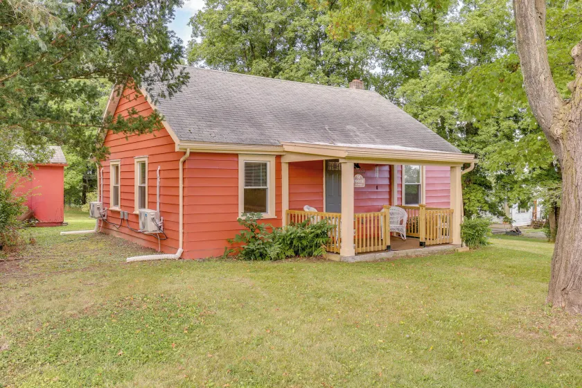 Charming Watkins Glen Home w/ Yard! - Image 1
