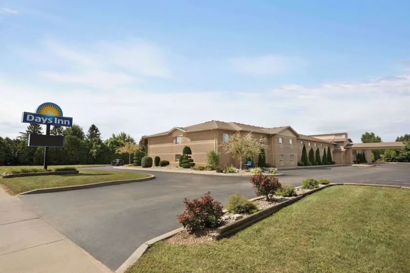 Days Inn by Wyndham Leamington - Image 1