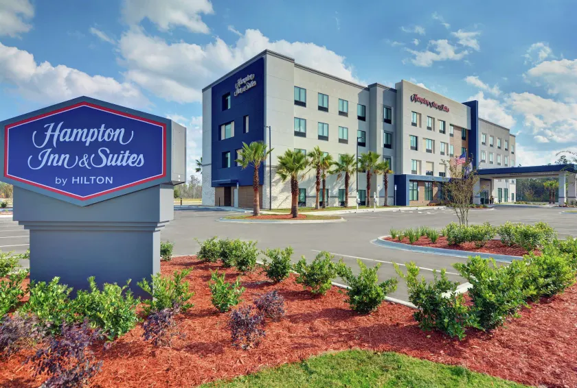 Hampton Inn & Suites Middleburg - Image 1